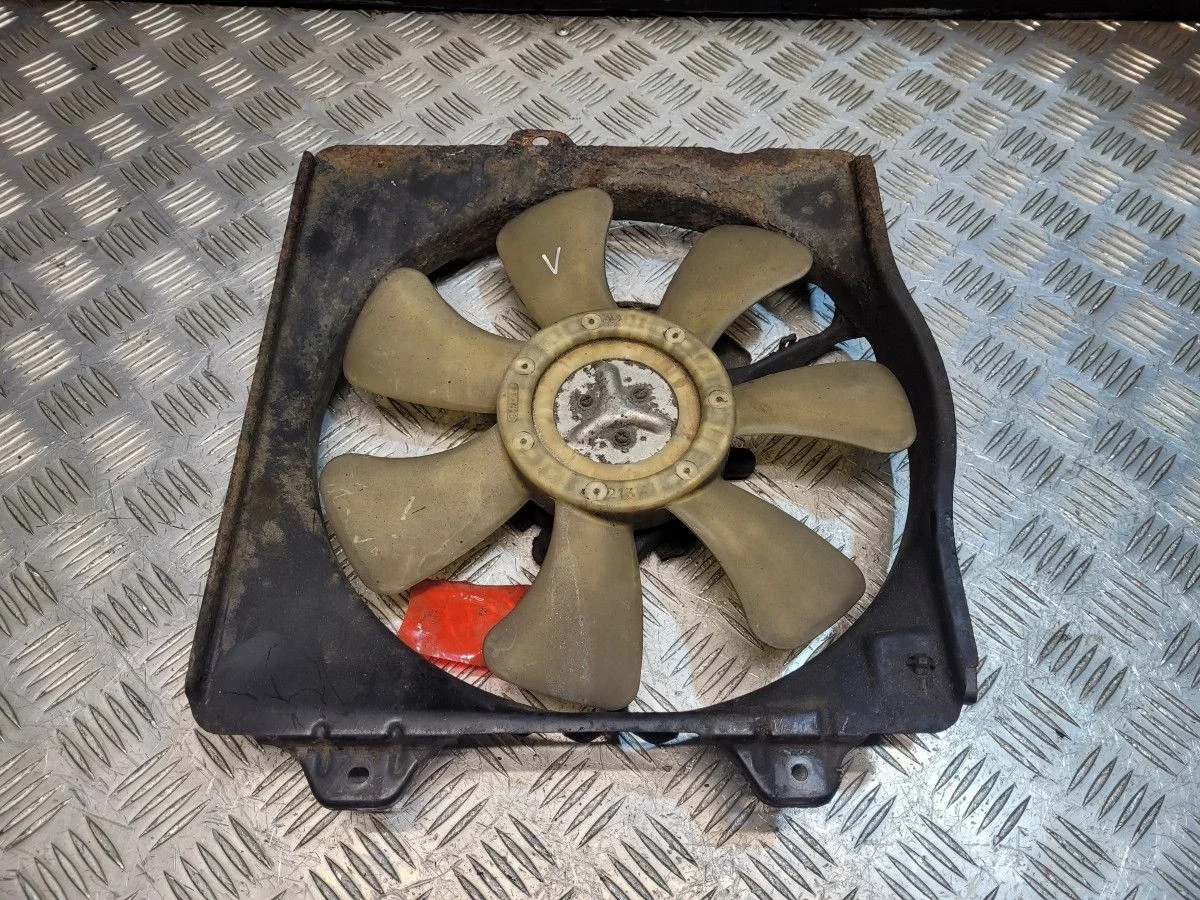Вентилятор радиатора на Toyota Avensis T220 1.8