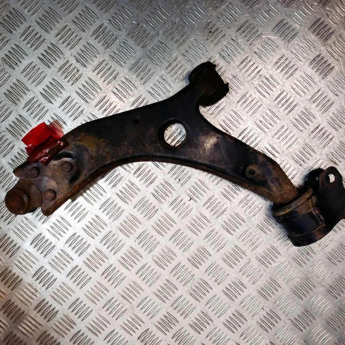 Рычаг передний правый Toyota Auris E150