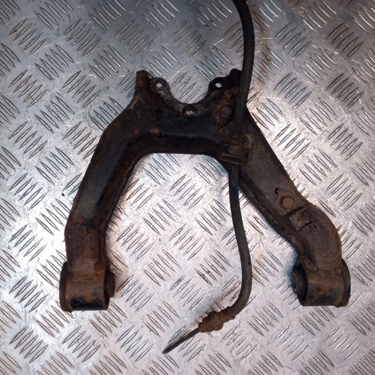 Рычаг передний правый Mitsubishi Montero III