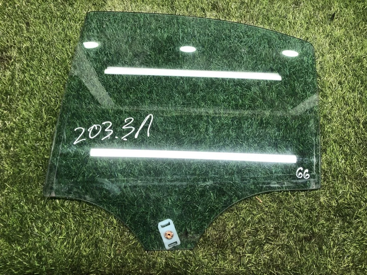 Стекло задней левой двери Mercedes W203