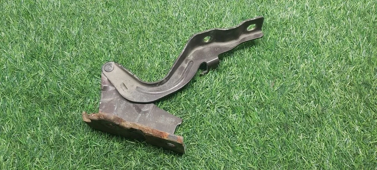 Петля капота левая Hyundai Santa Fe 2