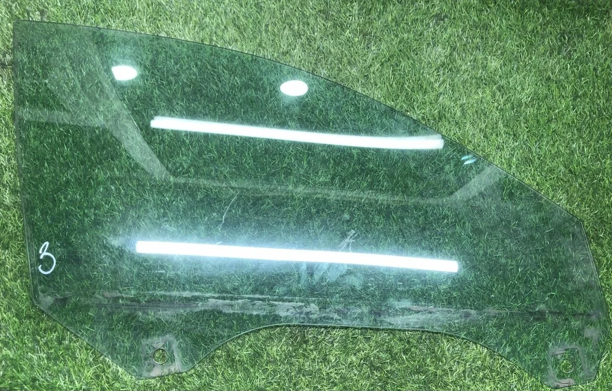 Стекло передней правой двери Audi A6   C5