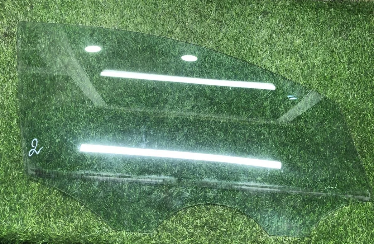 Стекло двери переднее правое Volkswagen Polo   