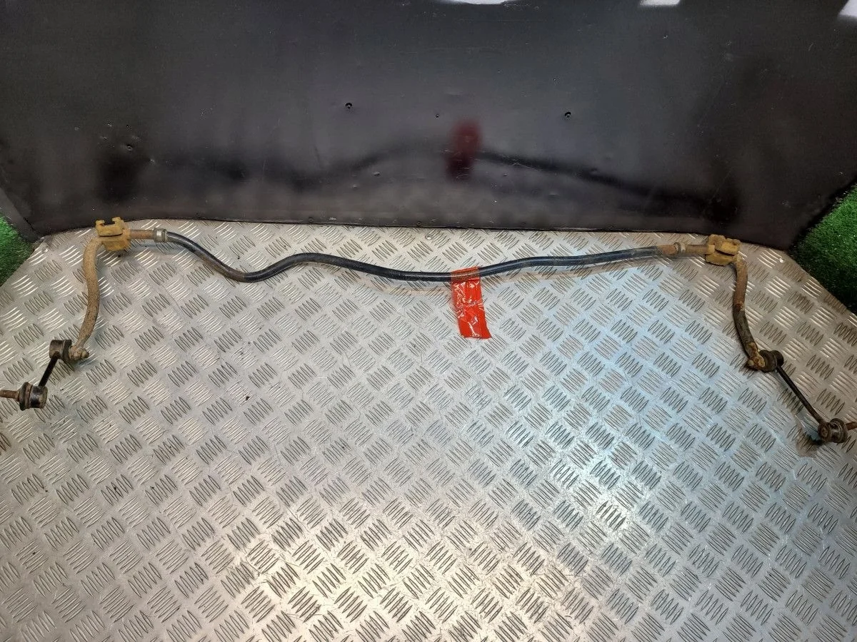 Задний стабилизатор на Toyota Avensis T220