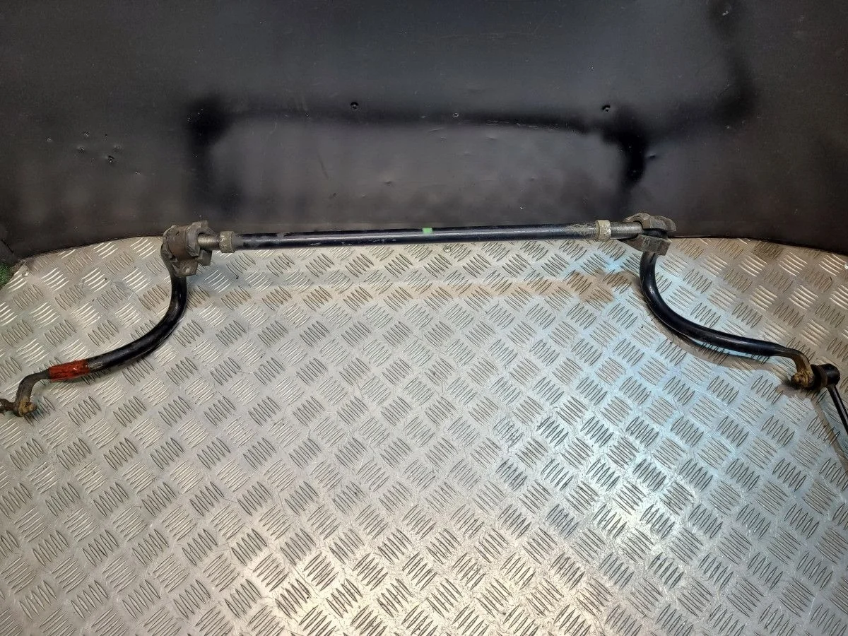 Передний стабилизатор на Mitsubishi Outlander XL