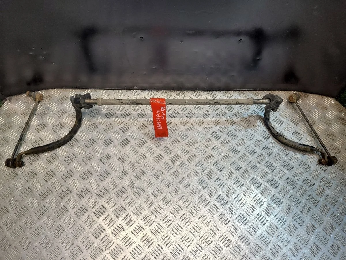 Передний стабилизатор на Mitsubishi Lanser 10