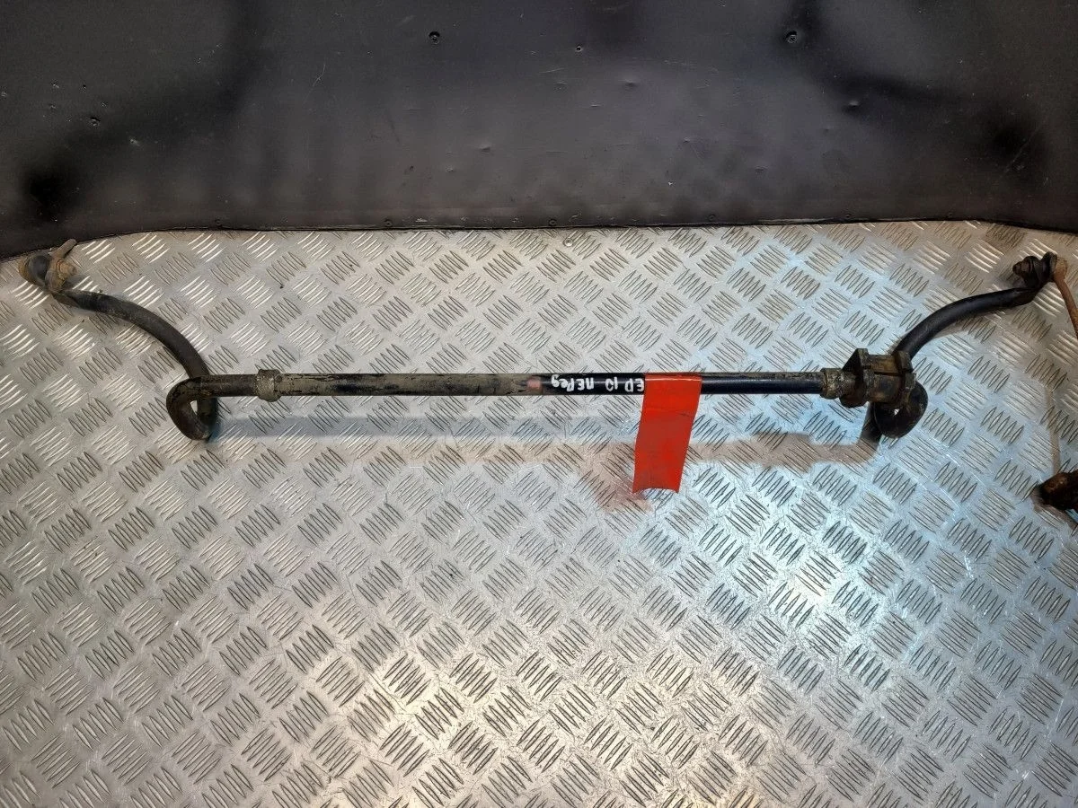 Передний стабилизатор на Mitsubishi Lanser 10