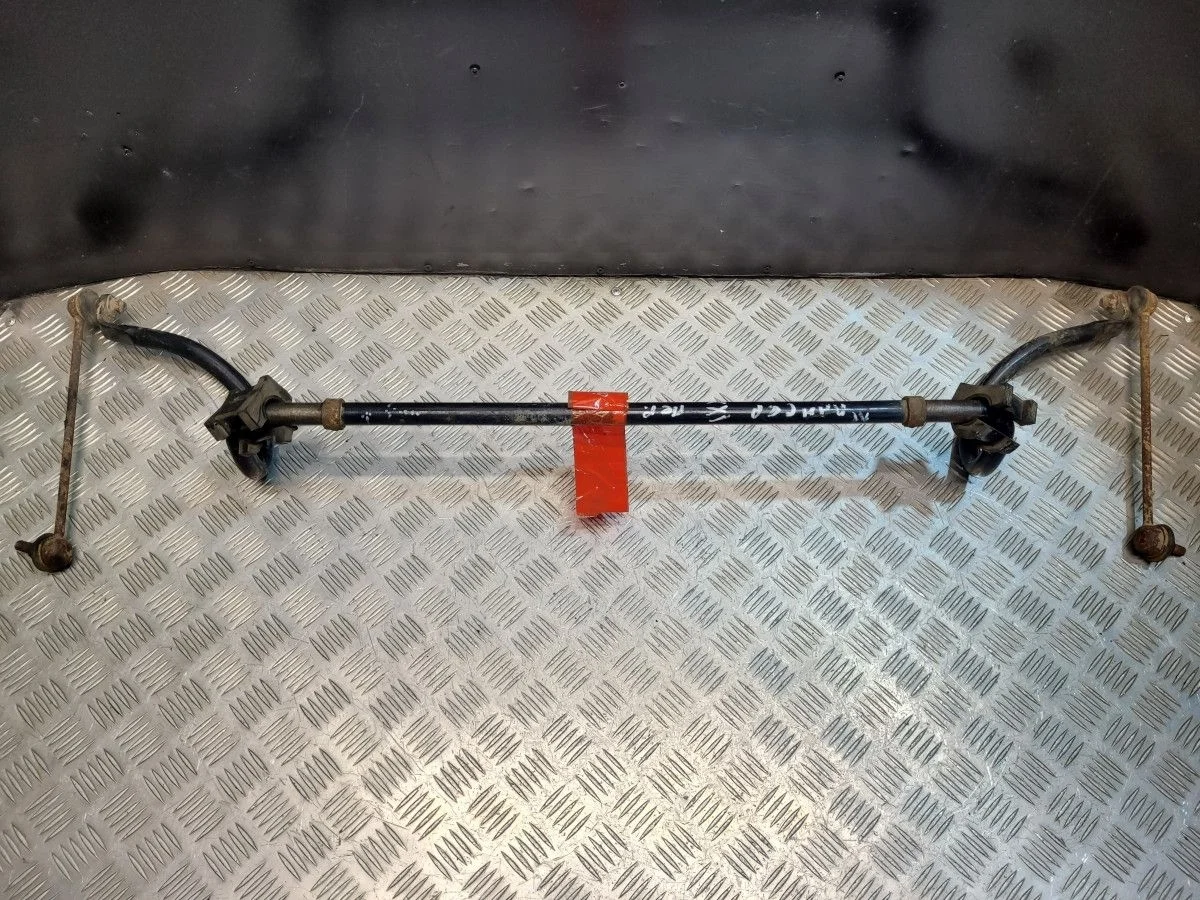 Передний стабилизатор на Mitsubishi Lanser 10