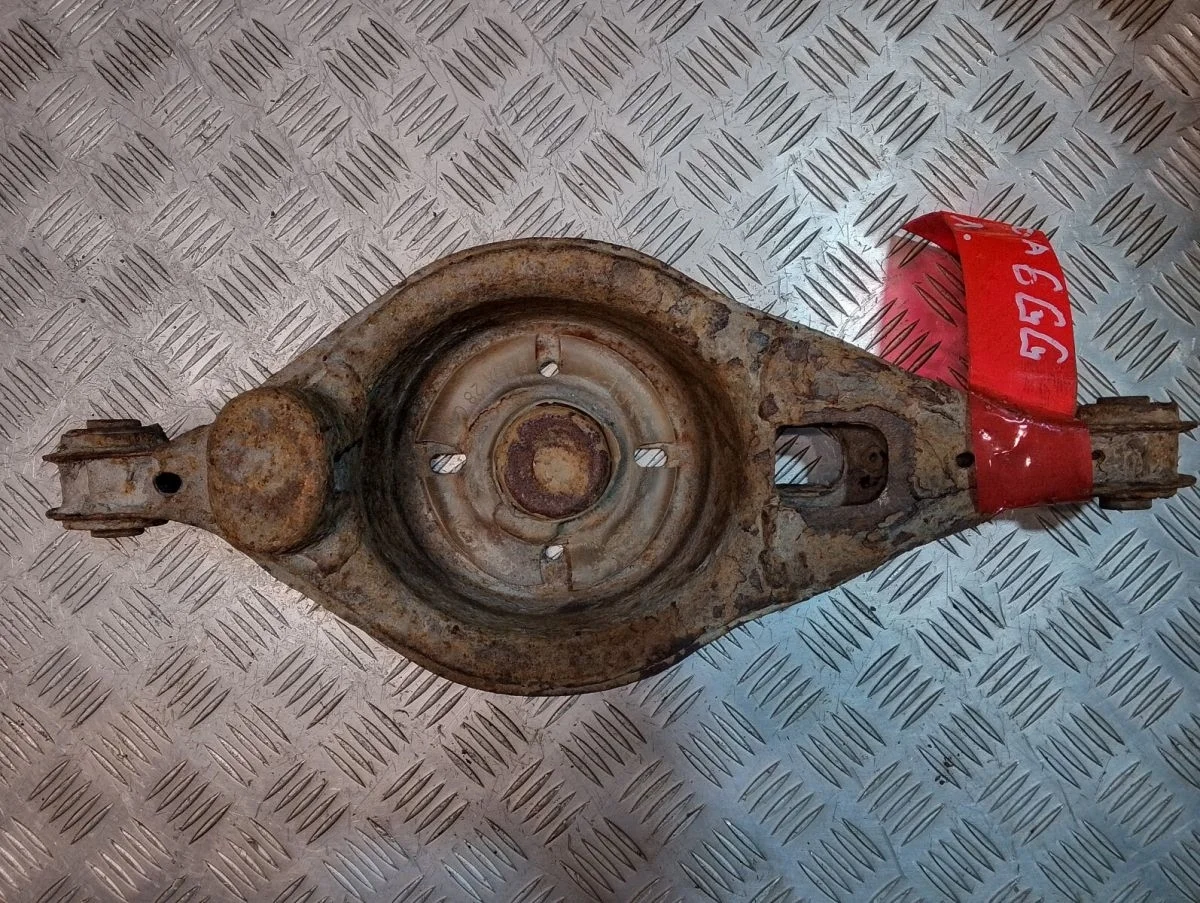 Рычаг задний левый Mazda 6GG