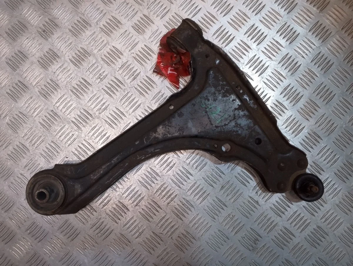 Рычаг передний правый Nissan Tiida C11