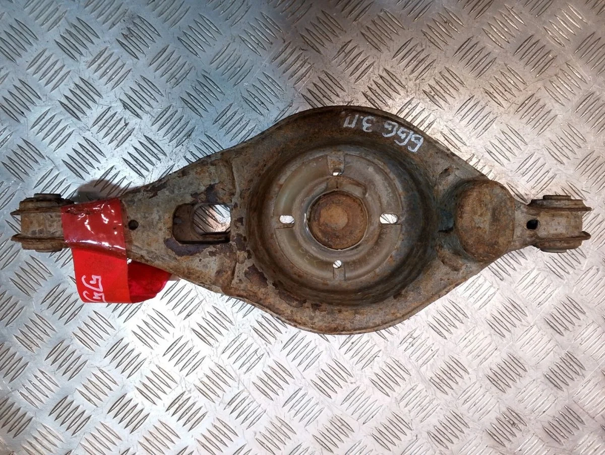 Рычаг задний правый Mazda 6GG