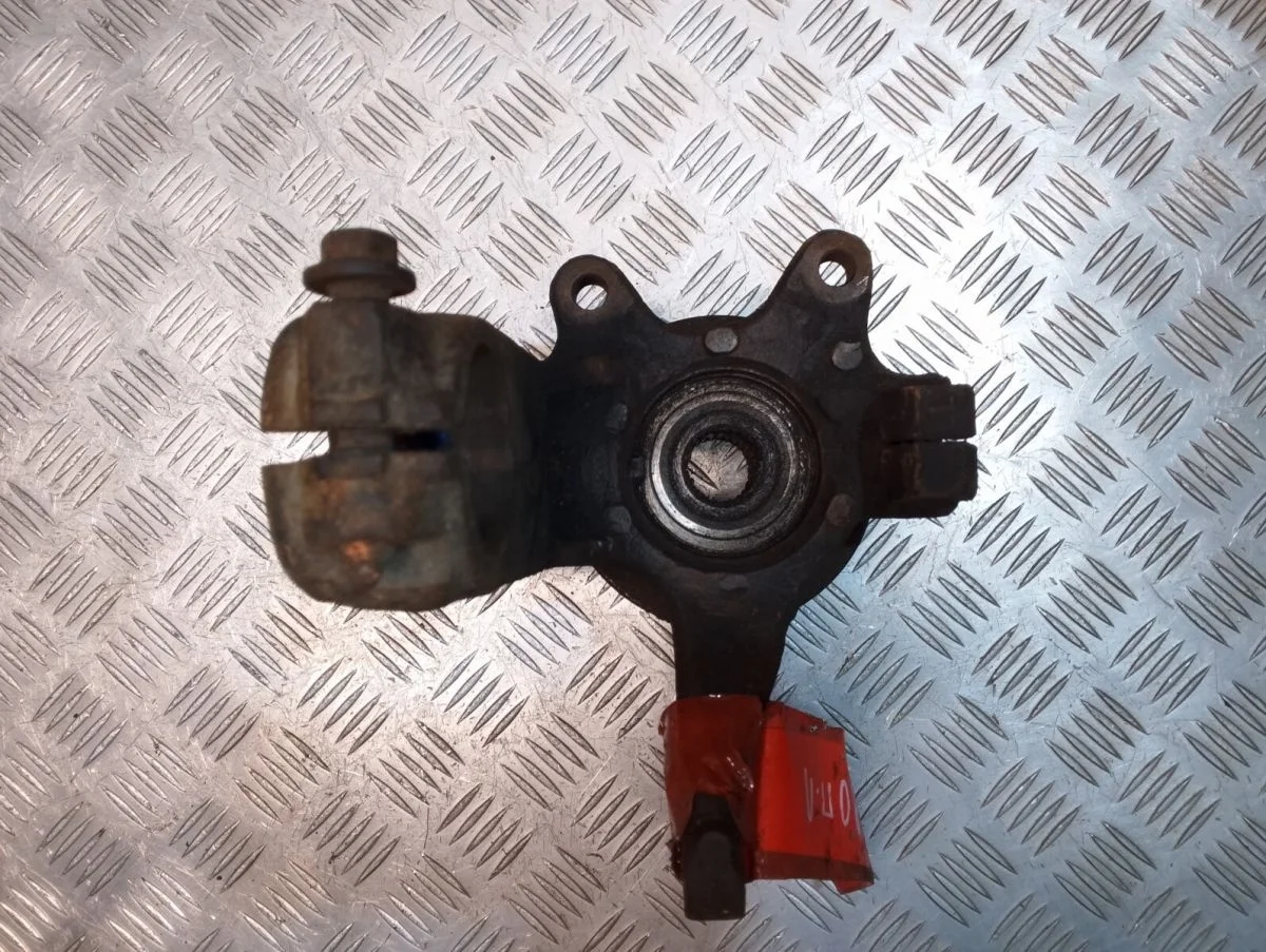 Поворотный кулак передний левый Ford Mondeo II