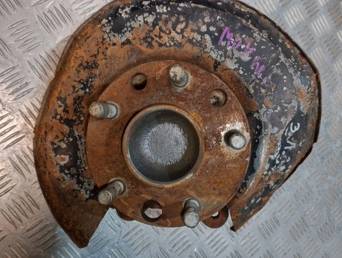 Поворотный кулак задний левый Ford Mondeo III