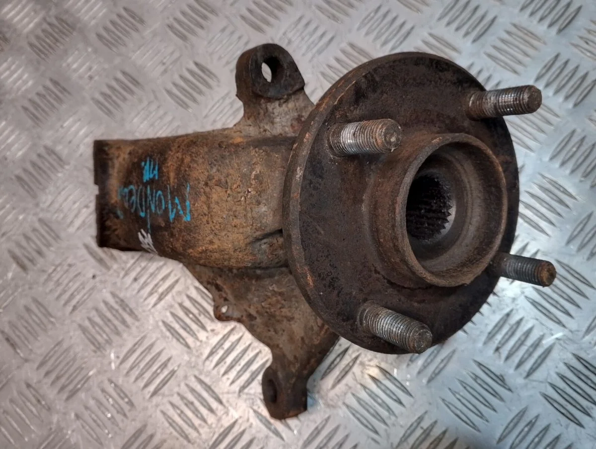 Поворотный кулак передний правый Ford Mondeo II