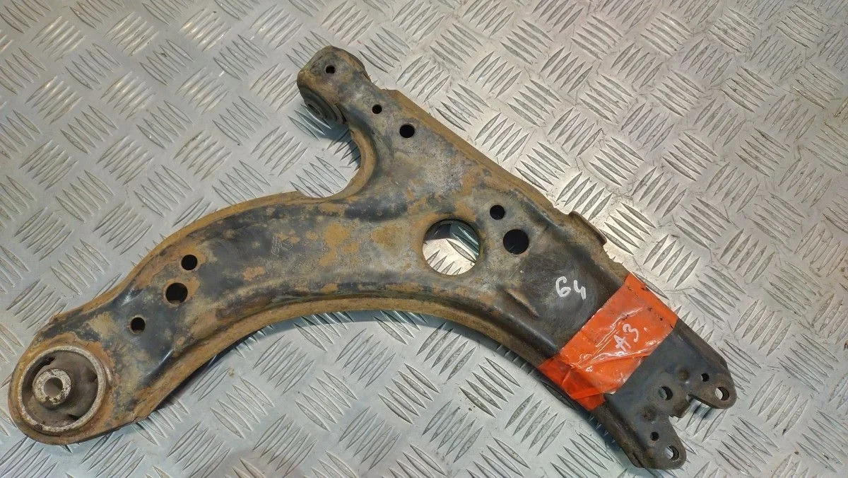 Рычаг подвески передний правый Audi A3