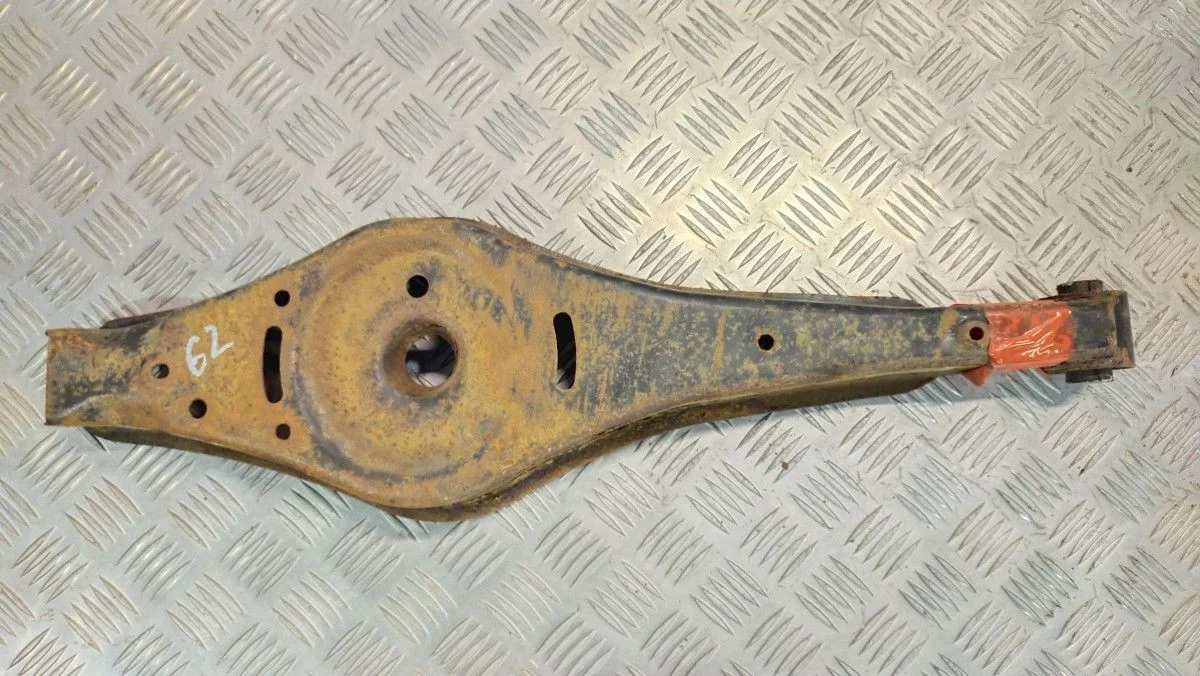 Рычаг задний левый/правый Volkswagen Passat (B6) V