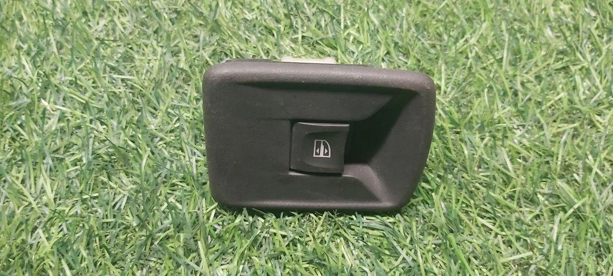 Кнопка стеклоподъемника Renault Logan 2