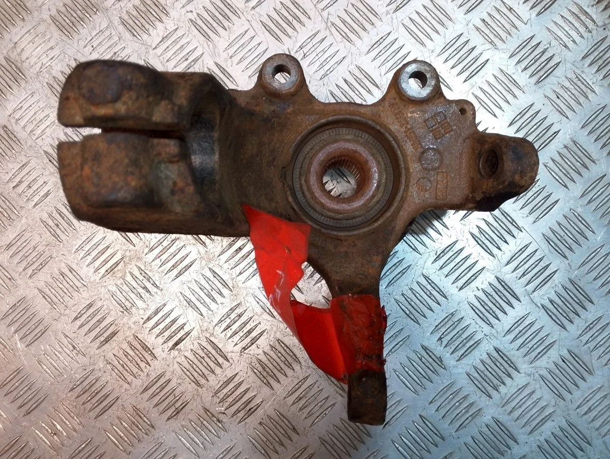 Поворотный кулак передний левый Ford Focus II