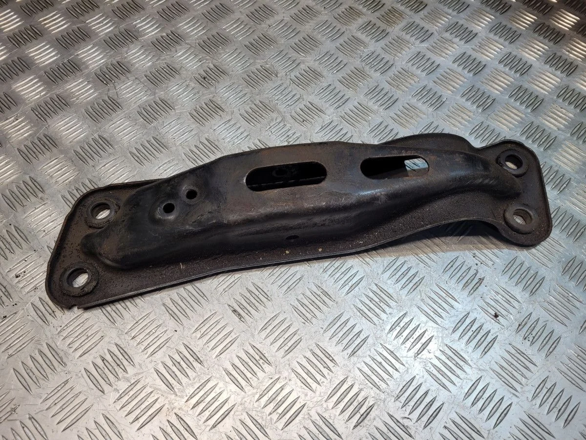 Кронштейн КПП на Infiniti FX35