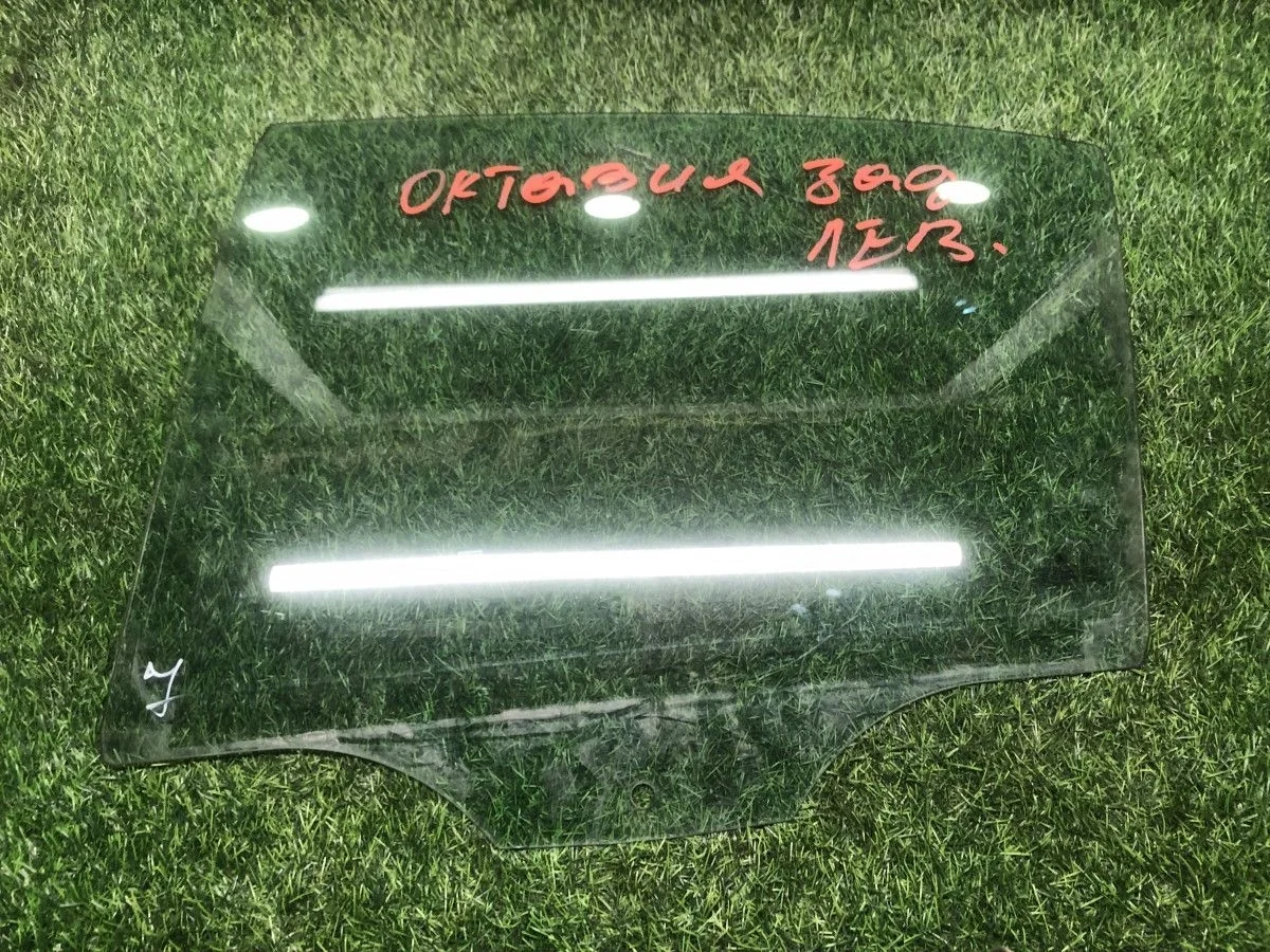 Стекло задней левой двери Skoda Octavia