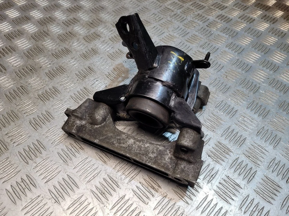 Подушка двигателя на Toyota RAV4 XA30