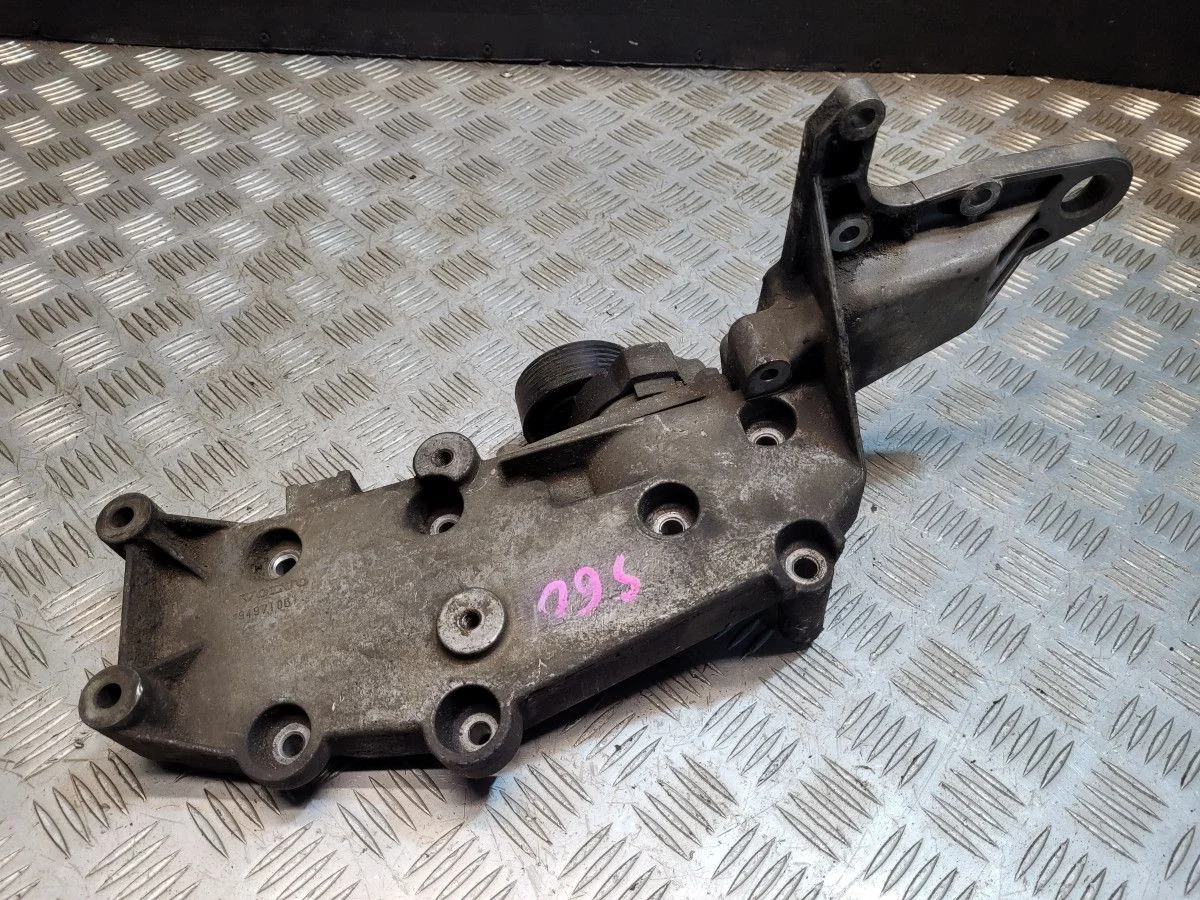 Кронштейн компрессора кондиционера на Volvo S60