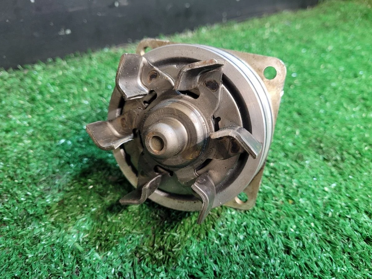 Помпа водяная на VQ35/VQ37