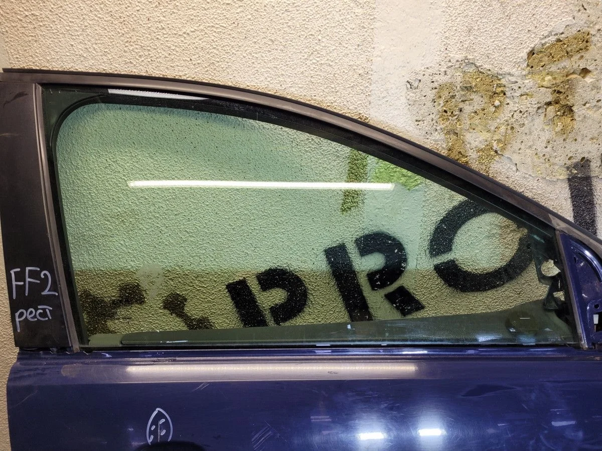 Стекло переднее правое на Ford Focus 2 рестайлинг