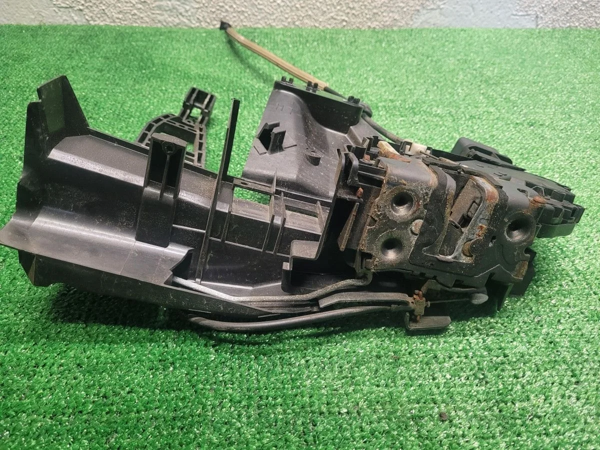 Замок двери задней левой Ford Focus 2