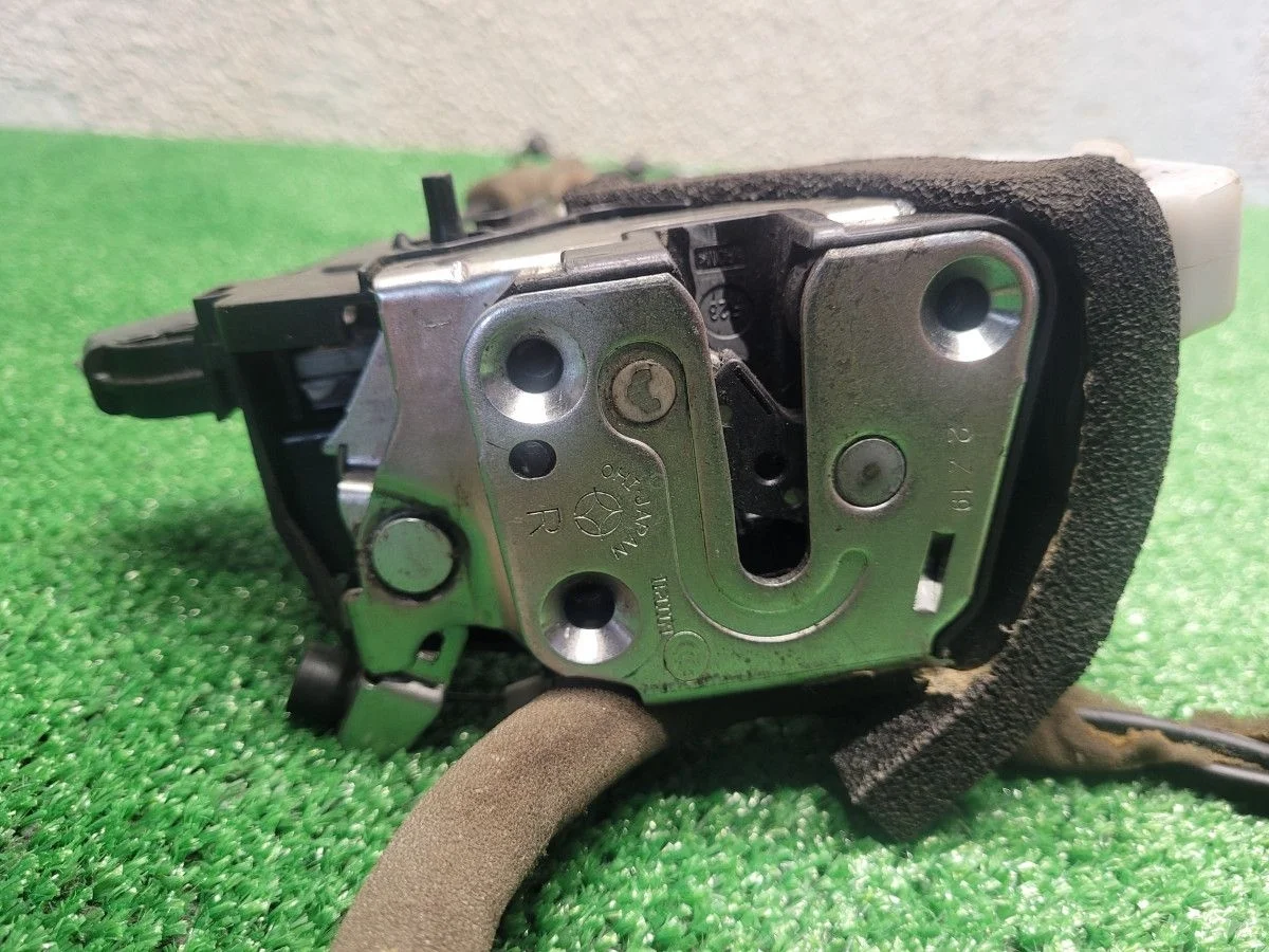 Замок двери задней правой Nissan Almera G15