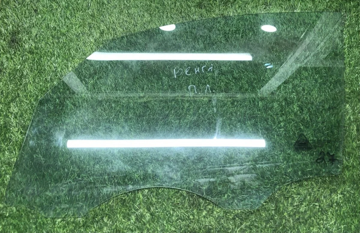 Стекло передней левой двери Kia Venga