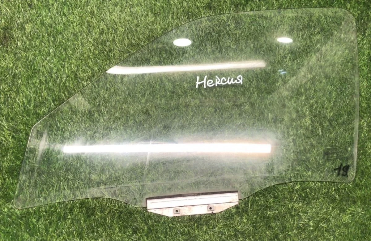 Стекло двери передней левой Daewoo Nexia