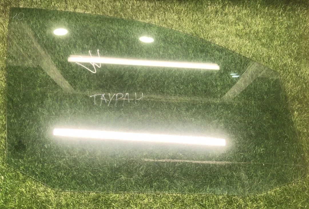 Стекло двери передней правой Volkswagen Touran