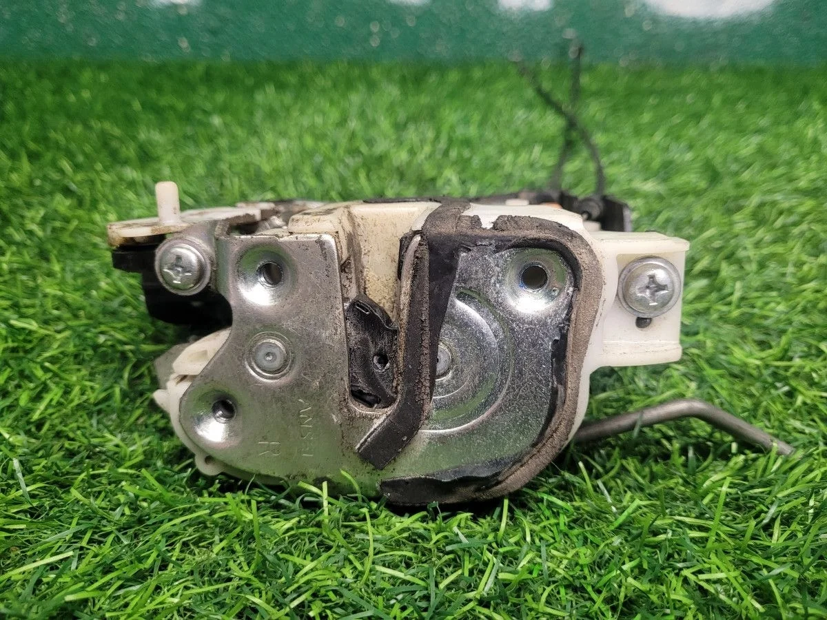 Замок двери задней правой на Mitsubishi Lancer 10