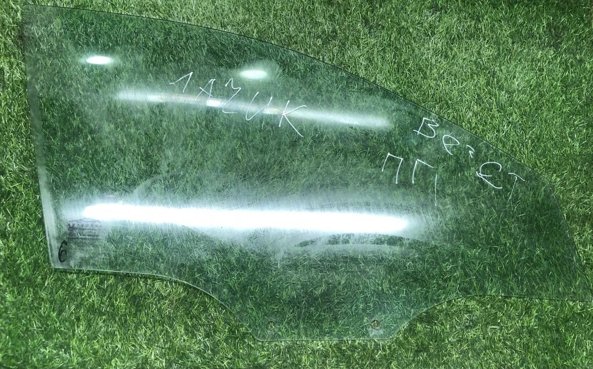 Стекло двери передней правой Chevrolet Lacetti   