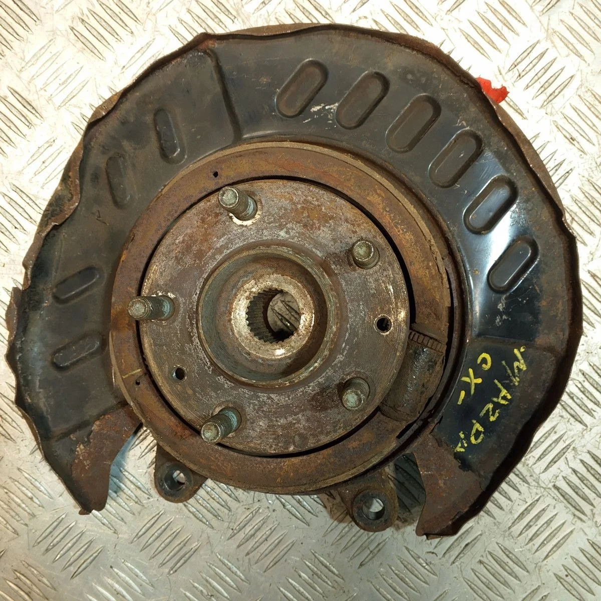 Кулак задний левый Mazda CX-VII