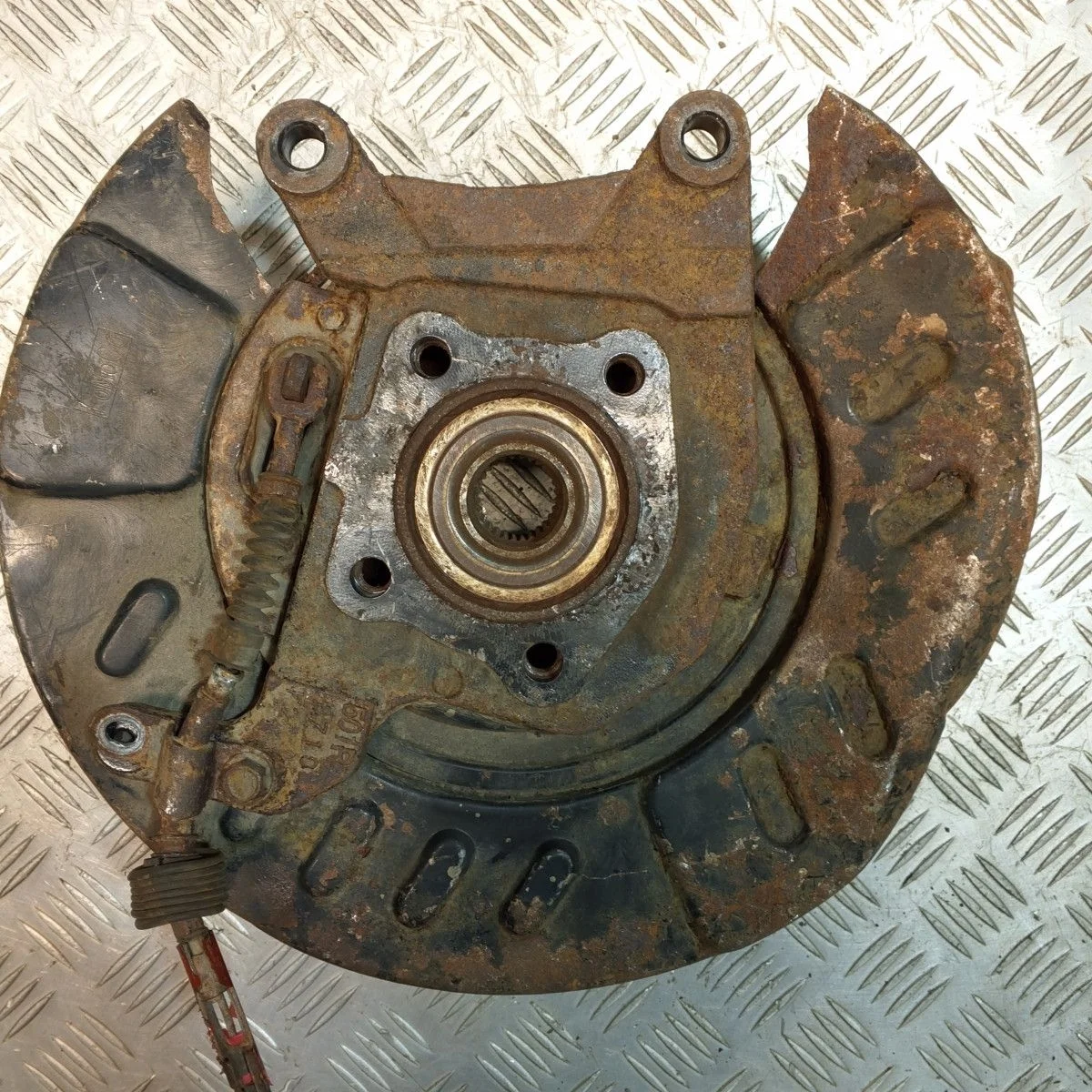 Кулак задний правый Mazda CX-VII