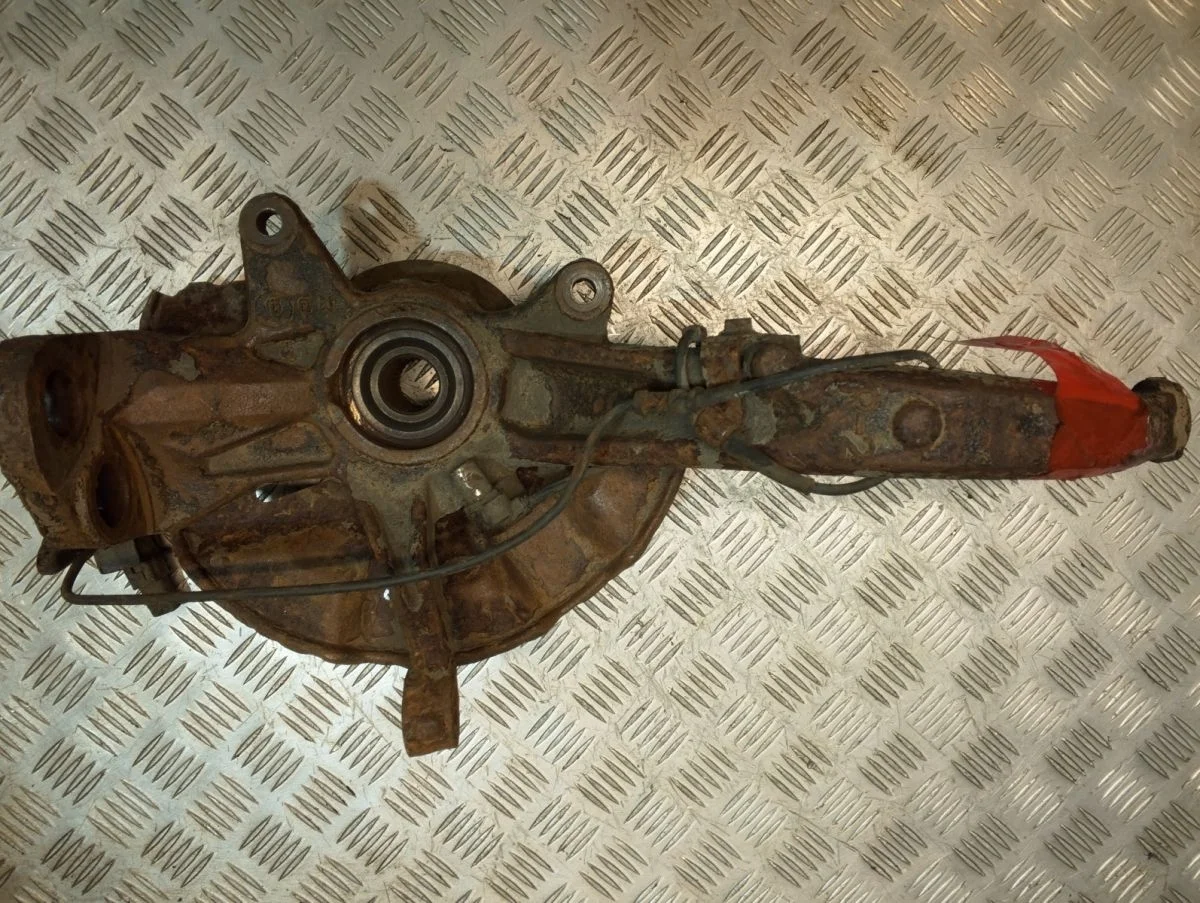 Кулак передний правый Mazda VI-GH