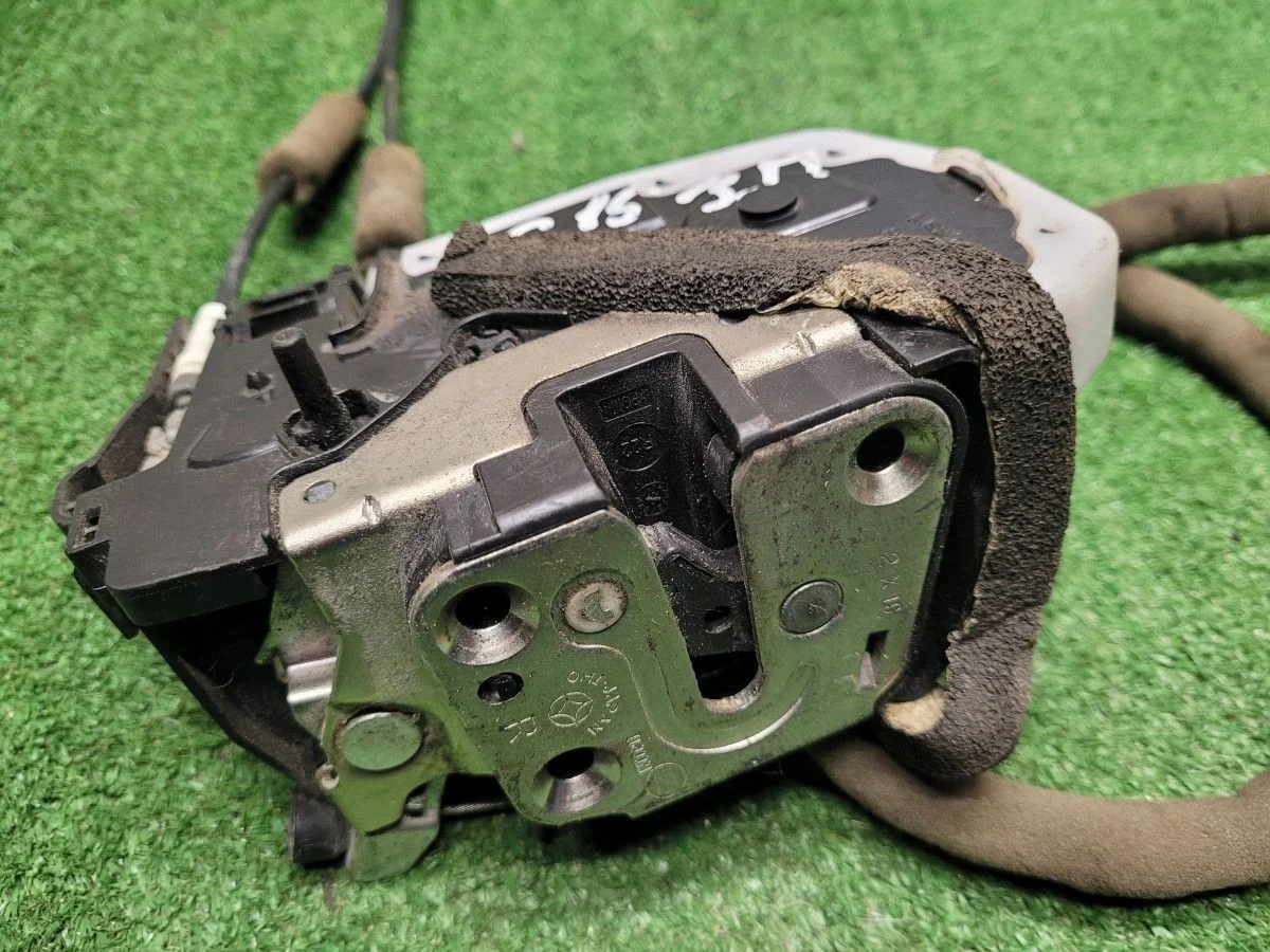 Замок двери задней правой Nissan Almera G15