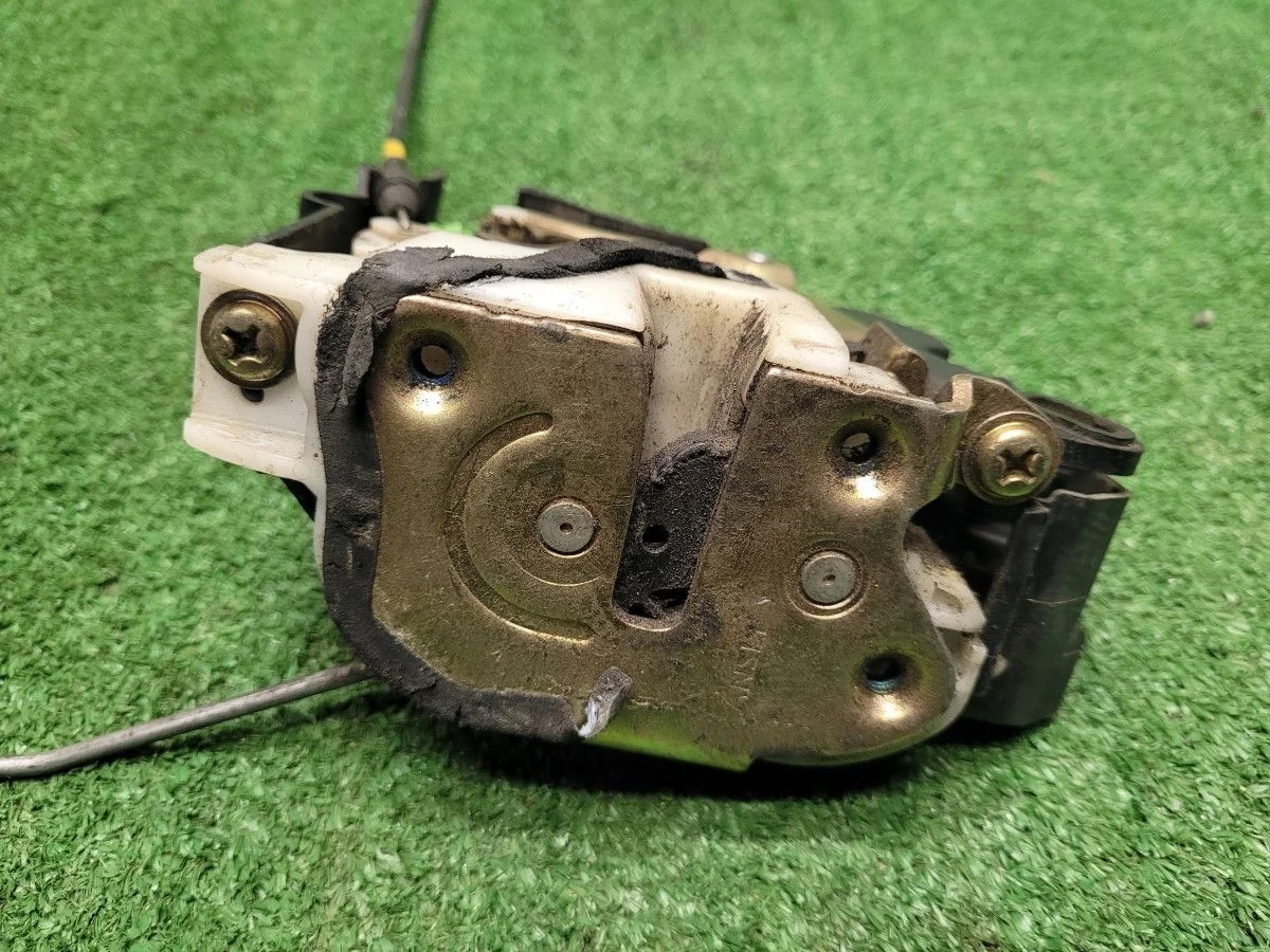 Замок двери передний левый на Lancer 9 ANSEI