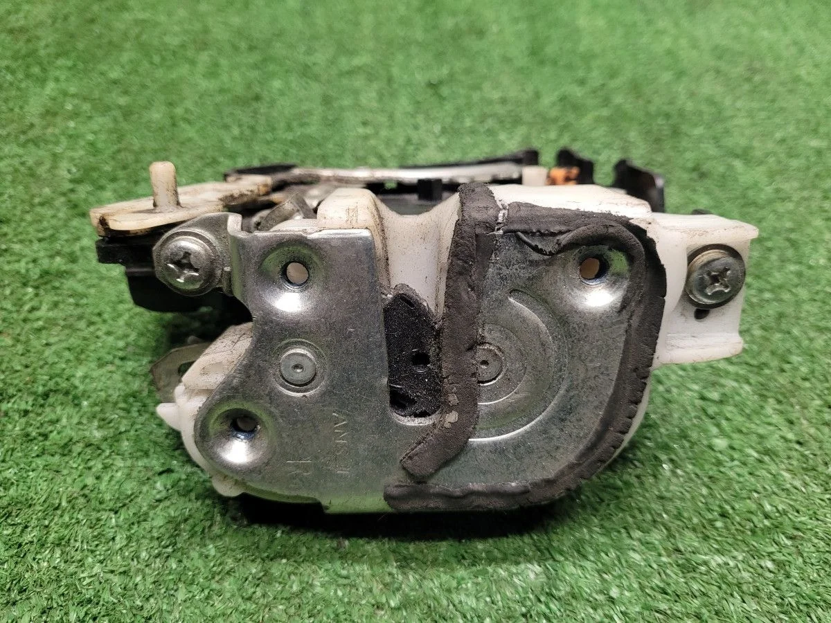 Замок двери задней левый на Lancer 9 ANSEI