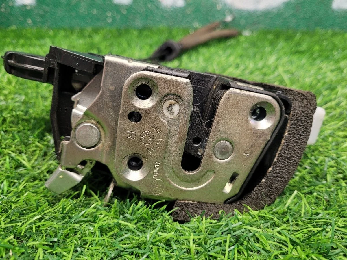 Замок двери передней правой на X-Trail T31