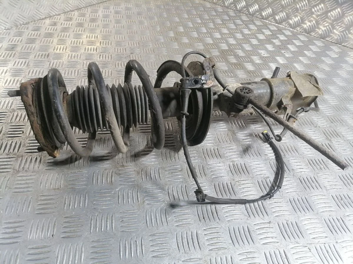 Стойка амортизатора передняя левая KIA Ceed