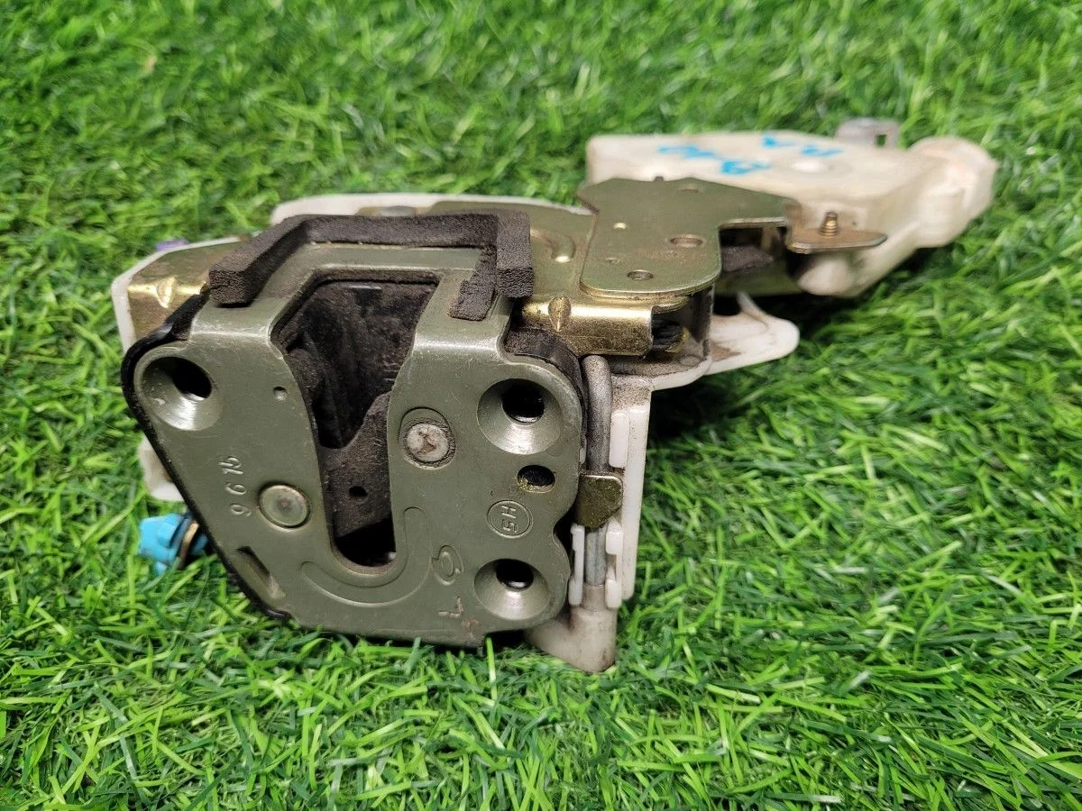 Замок двери передней левой для Nissan Almera B10