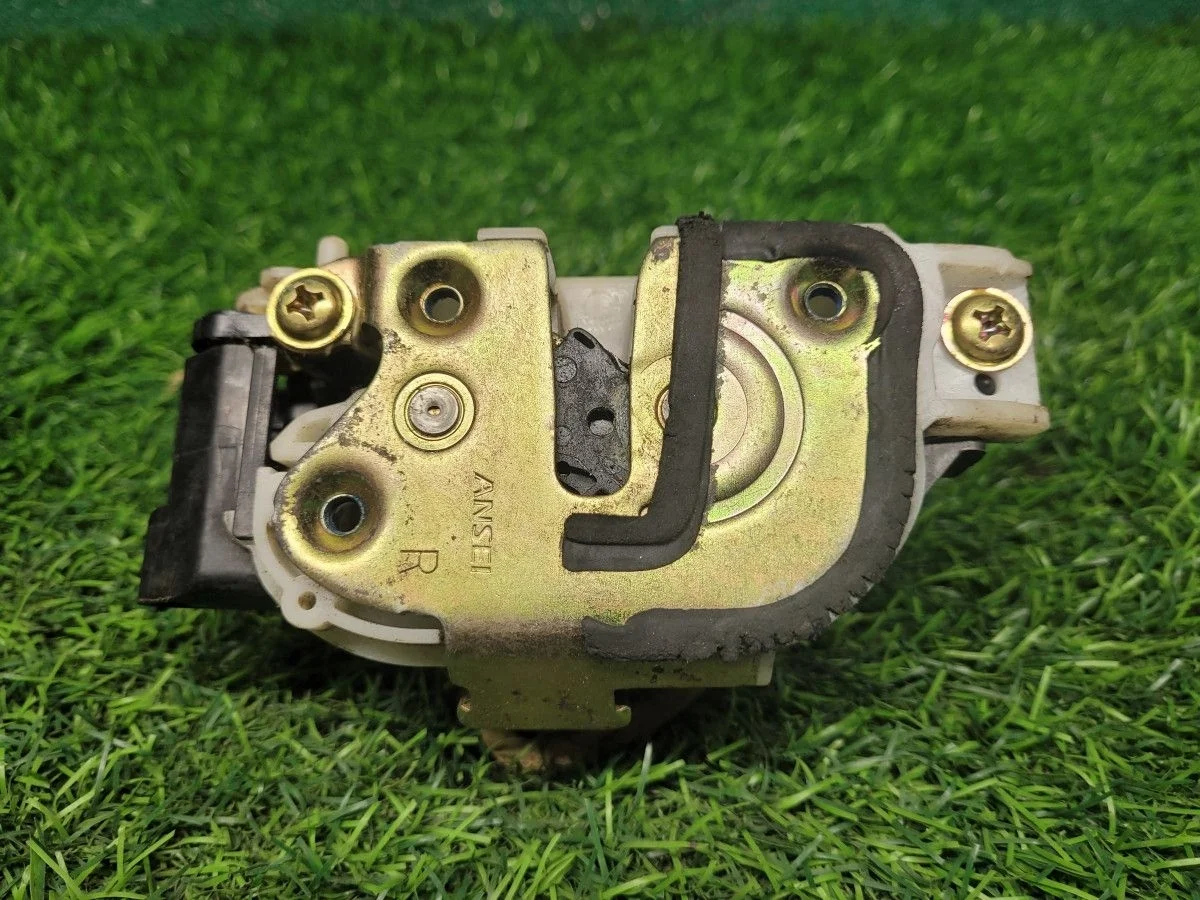 Замок двери передней правой на Lancer 9 ANSEI