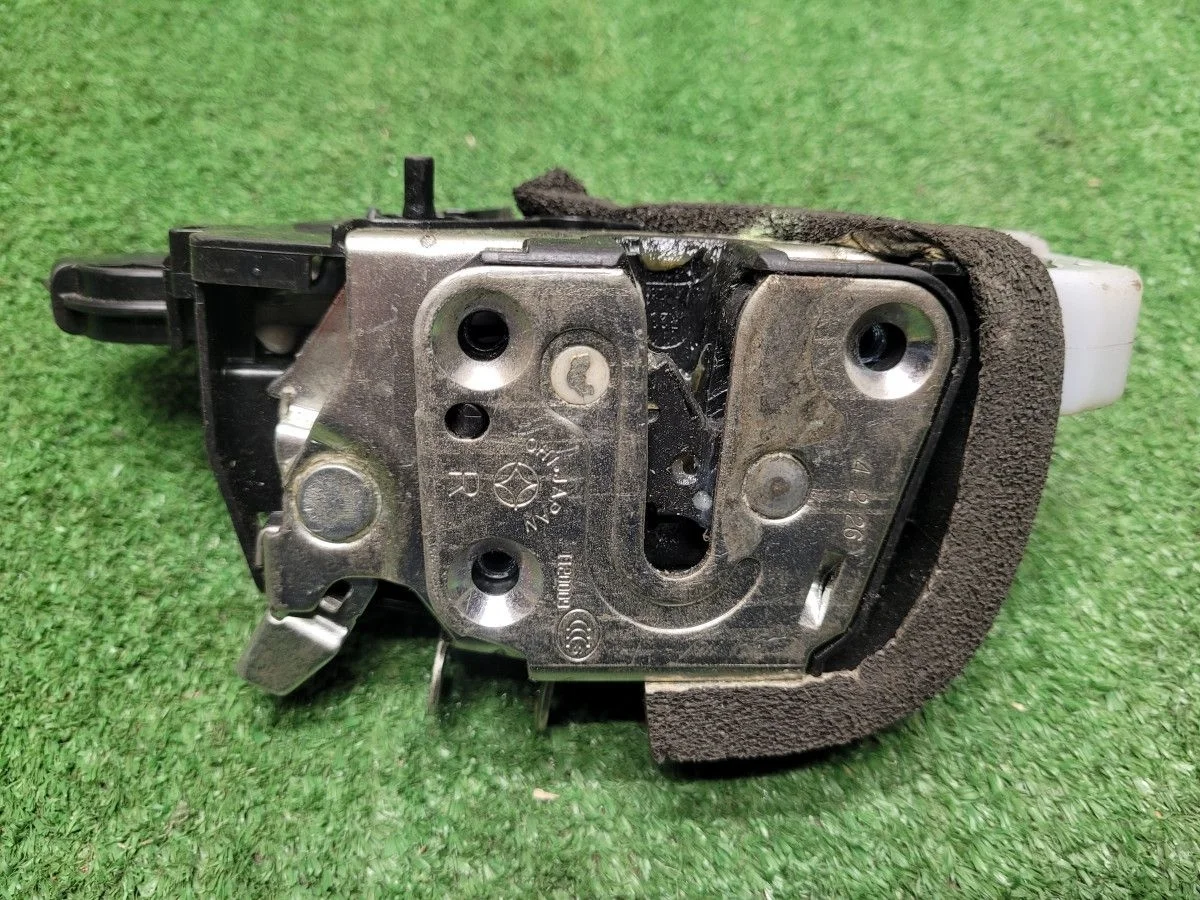 Замок двери задней правой Nissan Almera G15