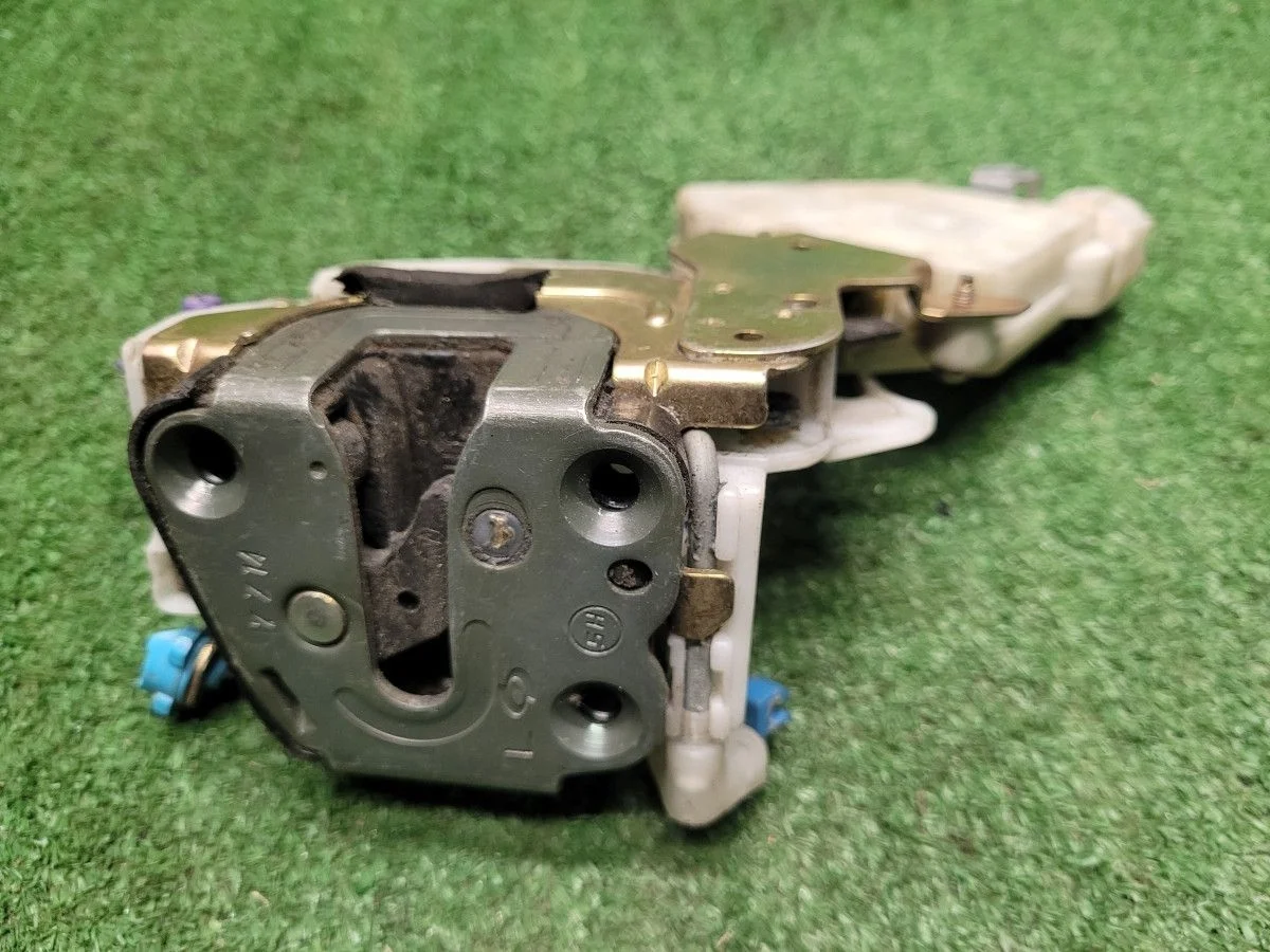 Замок двери передней левой для Nissan Almera B10