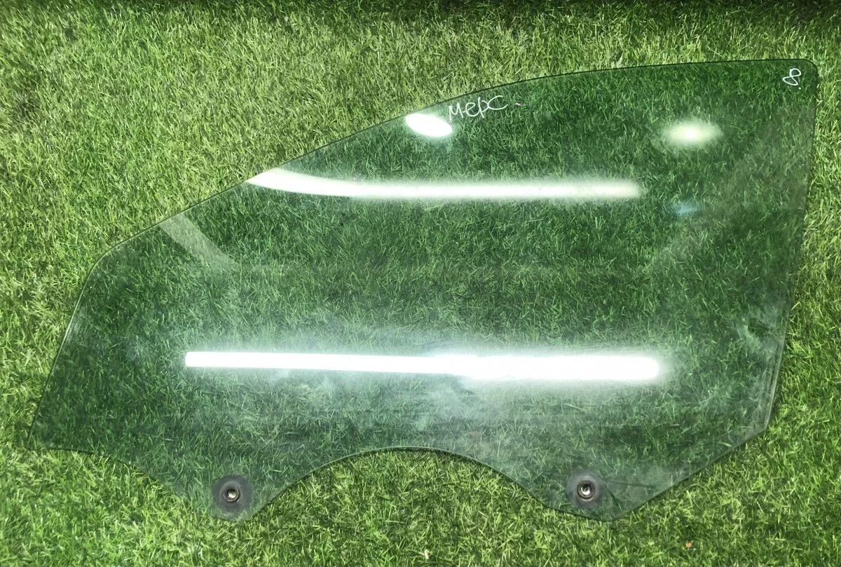 Стекло двери передней левой Mercedes W211