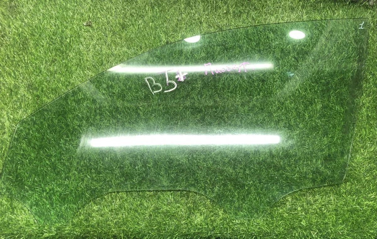 Стекло двери передней левой Volkswagen Passat B5