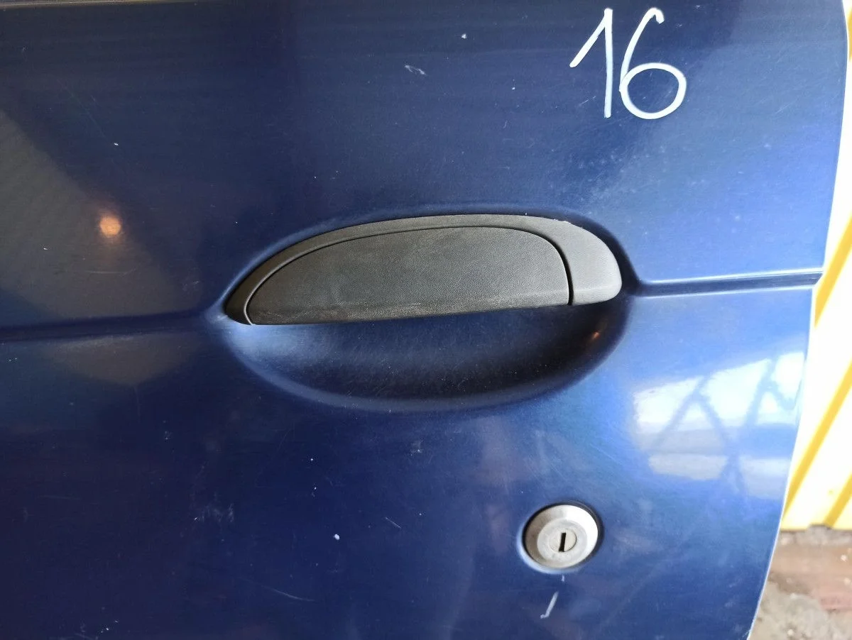 Ручка двери левая Renault Scenic 1